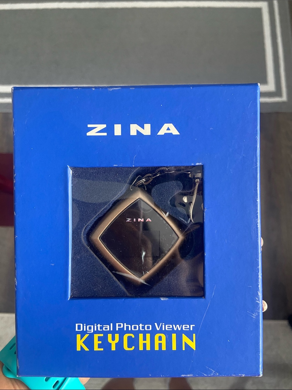 ZINA Digital Photo Viewer Keychain by USB Cable & Installation Disc 56 Photos